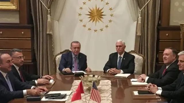 الرئيس التركي خلال الاتفاق مع مسؤولين أمريكان