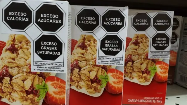 Envases con el nuevo etiquetado en Mexico