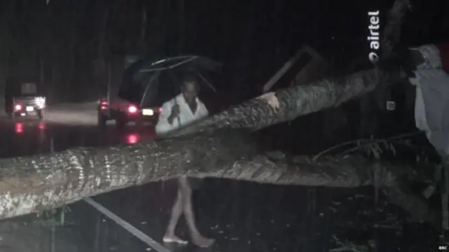 රාත්රී කාලයේ තවත් වැසි ඇද වැටිය හැකි බවට අනතුරු ඇඟවීම්.