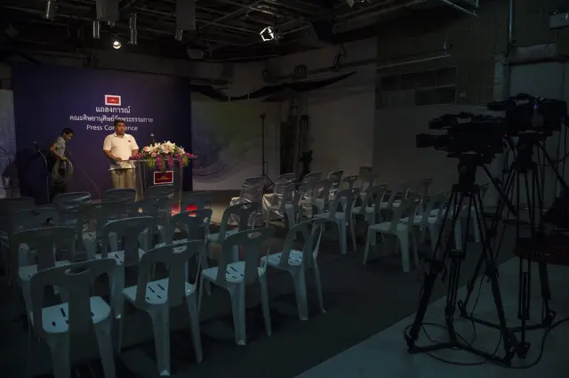 วอยซ์ทีวี, กสทช, พักใบอนุญาต, ธรรมกาย