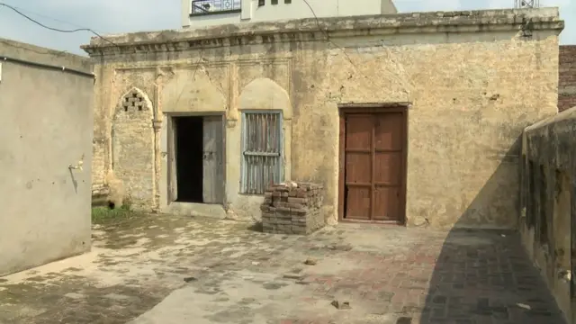 घर का बराम्दा.