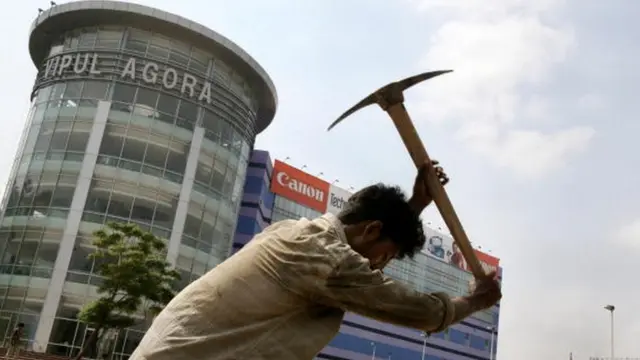 ગુડગાંવમાં ચાલી રહેલું નિર્માણ કાર્ય