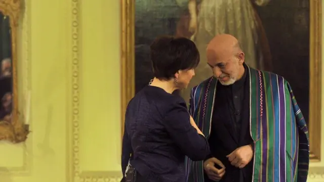 बीबीसी संवाददाता लिस डुसेट के साथ हामिद करज़ई