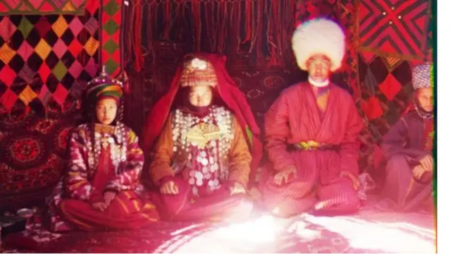 1918 साली प्रोकुदिन-गोर्स्की रशियातून निघून गेले. नॉर्वे आणि इंग्लंडमध्ये राहिल्यानंतर ते फ्रांसमध्ये स्थायिक झाले.