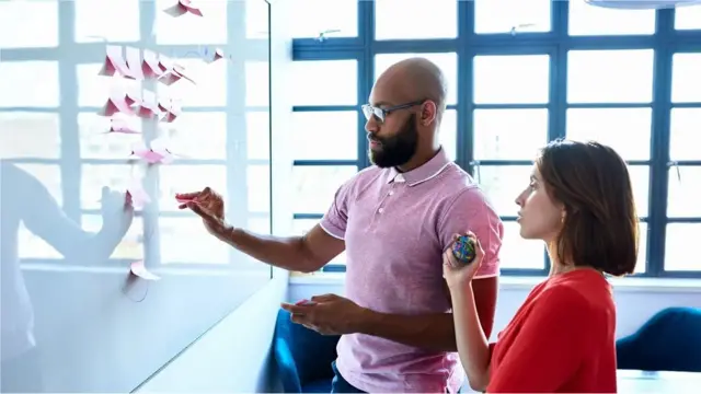 تشير أبحاث إلى أن قضاء وقت في التدريب على التفكير الخلاق وتحسينه يعود بفوائد عديدة