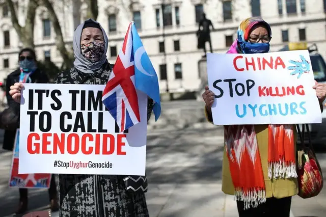 Người Uyghur biểu tình ở London để thúc giục chính phủ buộc tội Trung Quốc tội diệt chủng