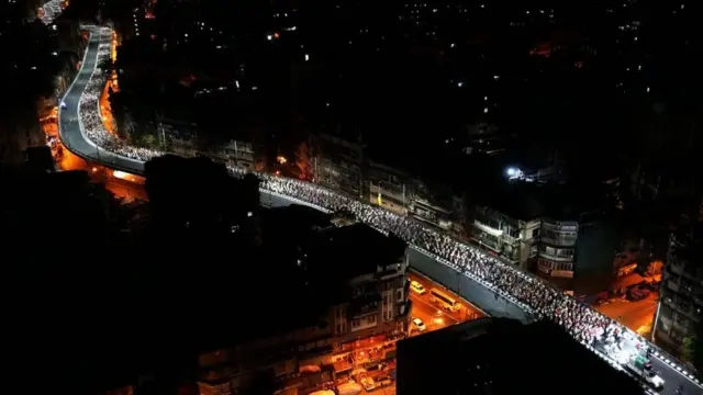 ముంబై నగరంలో రైతుల మహాపాదయాత్ర