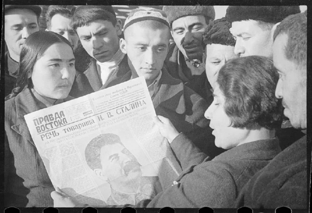 Россиялик тарихчи Олег Хлевнюкка кўра, уруш таҳдидини сезган Иосиф Сталин қатағон сиёсати билан ўз тасаввуридаги «бешинчи колонна»ни йўқ қилмоқчи эди