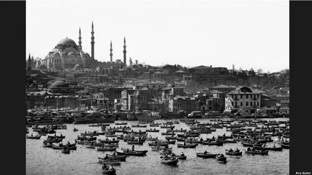 "Bana İstanbul fotoğrafçısı diyorlar. Ama ben dünya vatandaşıyım. Dünyanın foto muhabiriyim."