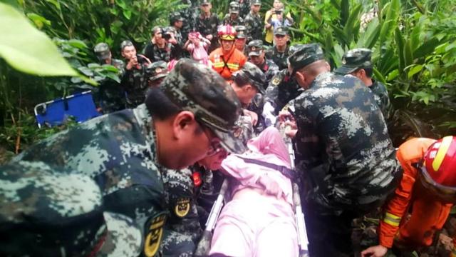 Sichuan police carry an injured person to a medical aid point in Changning county, Yibin city, Sichuan province, 18 June 2019