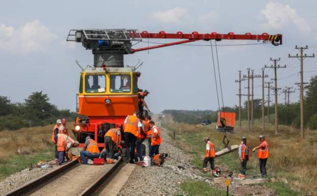 В результате взрывов 16 августа в Крыму оказались повреждены железнодорожные пути