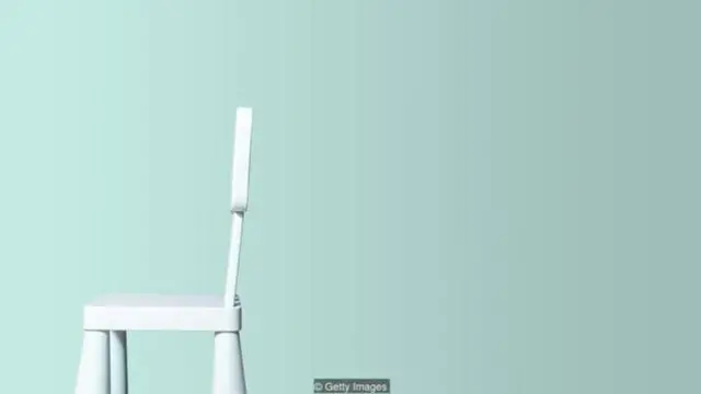 खाली कुर्सी