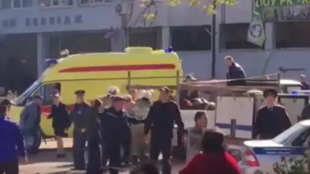 سيارات الإسعاف خارج موقع الحادث