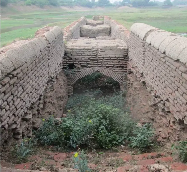 ઝાલોડા ગામની બિસ્માર હાલતમાં રહેલી વાવ