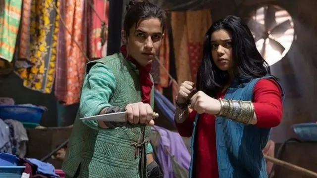 تستمد كامالا قواها من سوار، وهو موروث عائلي