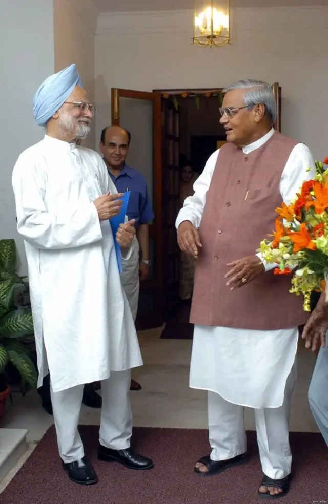 मनमोहन सिंग आणि अटल बिहारी वाजपेयी
