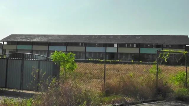 "සුනාමි නිවාස පන්සීයක් පාළුයි"