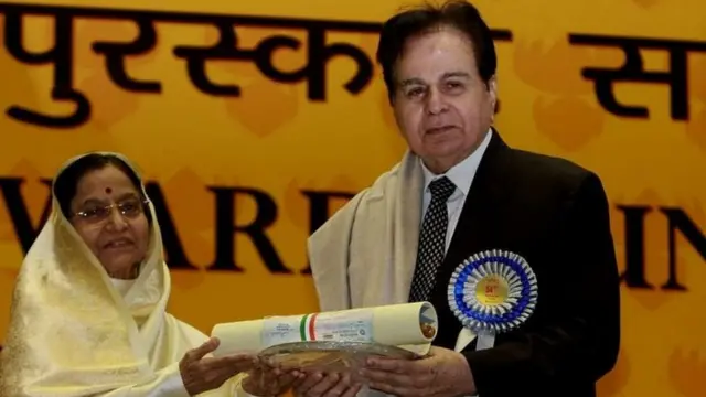 ਸਾਲ 1991 ਵਿੱਚ ਦਿਲੀਪ ਕੁਮਾਰ ਨੂੰ ਪਦਮ ਭੂਸ਼ਣ ਅਤੇ ਫਿਰ ਸਾਲ 2016 ਵਿੱਚ ਦੂਜੇ ਸਭ ਤੋਂ ਵੱਡੇ ਨਾਗਰਿਕ ਸਨਮਾਨ ਪਦਮਵਿਭੂਸ਼ਣ ਨਾਲ ਸਨਮਾਨਿਤ ਕੀਤਾ ਗਿਆ