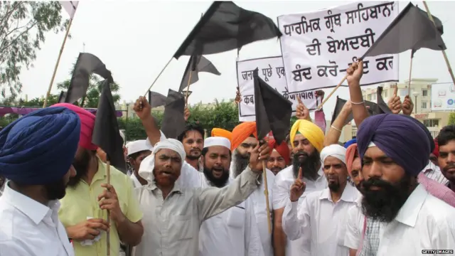 ਧਾਰਮਿਕ ਗ੍ਰੰਥਾਂ ਦੀ ਬੇਅਦਬੀ ਦਾ ਮਾਮਲਾ