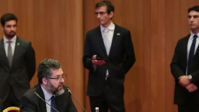Ernesto Araújo em Doha, no Catar, durante o tour presidencial pela Ásia