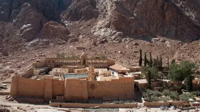 Biara Santa Katerina yang masuk daftar UNESCO diyakini adalah tempat Semak Duri Berapi, tempat Tuhan menampakkan dirinya pada Nabi Musa.