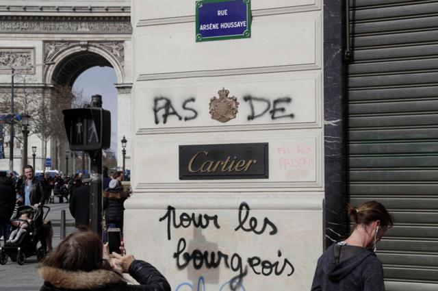 Graffiti in Paris, 17 Mar 19