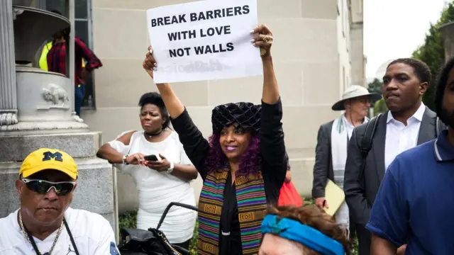 مئات خرجوا في مسيرة من أجل العدالة