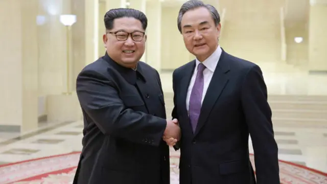 2018년 김정은 북한 국무위원장과 왕이 중국 외교담당 국무위원 겸 외교부장