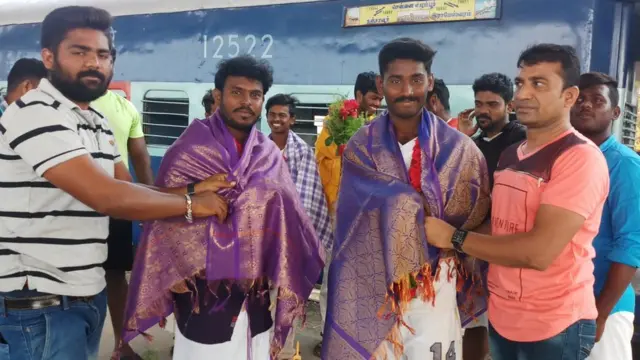 கடற்புரத்து இளைஞர்களின் நீல நிற ஜெர்ஸி கனவு! #BBCStreetCricket