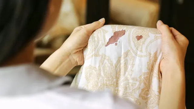 சுற்றுச்சூழலுக்கும், உடல்நலத்துக்கும் தீங்கு: சானிட்டரி நேப்கினுக்கு மாற்று என்ன?