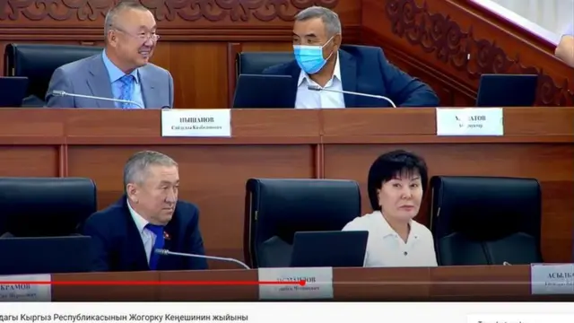 Мыйзам долбоорунун өтпөй калганына депутаттардын бири кубанып, экинчилери түшүнө албай кабатыр болуп турду
