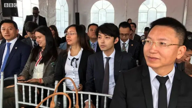 ቻይናውያን ኣብ ስነስርዓት ምረቓ ማእኸል ኢለክትሮኒክ ዓለም ለኸ ንግዲ [Electronic World Trade Platform - eWTP]