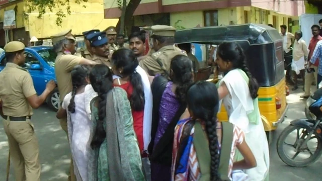 போராட்டங்களின் போது பெண்கள் கையாளப்படும் விதம் குறித்த சர்ச்சை அதிகரித்துள்ளது