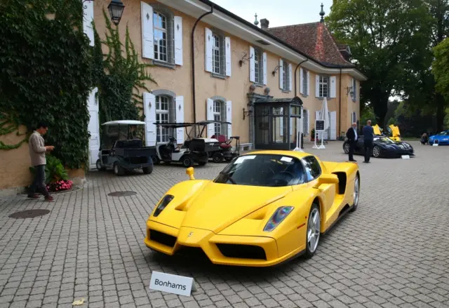 Carros de luxo confiscados