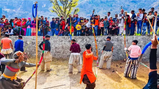 यति गौड़ स्थानीय लोगों के बीच