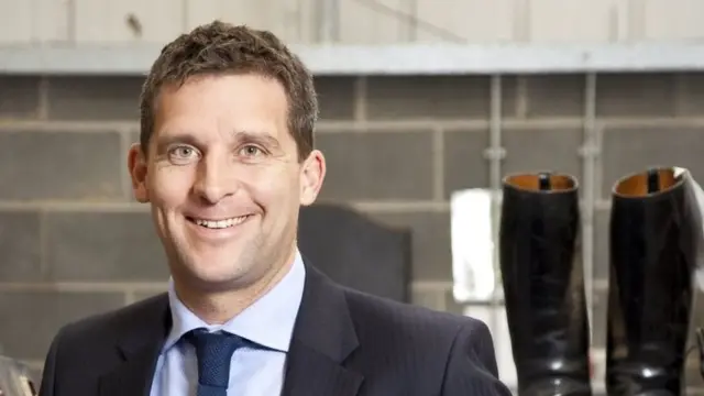 يتولى جيمس تيمبسون الابن الآن منصب الرئيس التنفيذي للشركة