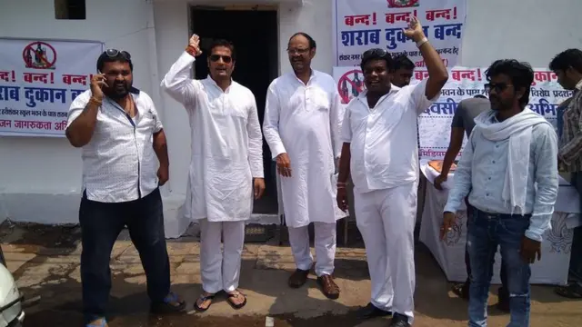 शराब के सरकारी बिक्री का विरोध