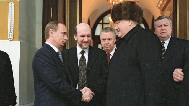 普京和叶利钦握手