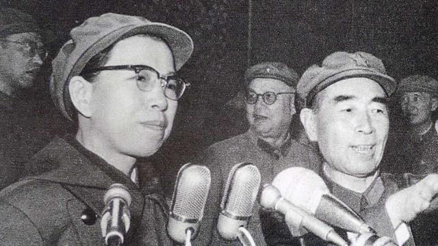 Jiang Qing discursouimobiliaria cassino rs temporadadezembroimobiliaria cassino rs temporada1966 junto com primeiro-ministro Zhou Enlai