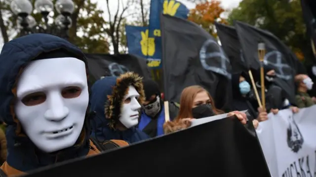 Прихильники українських країніх правих партій на марші, 2017 рік