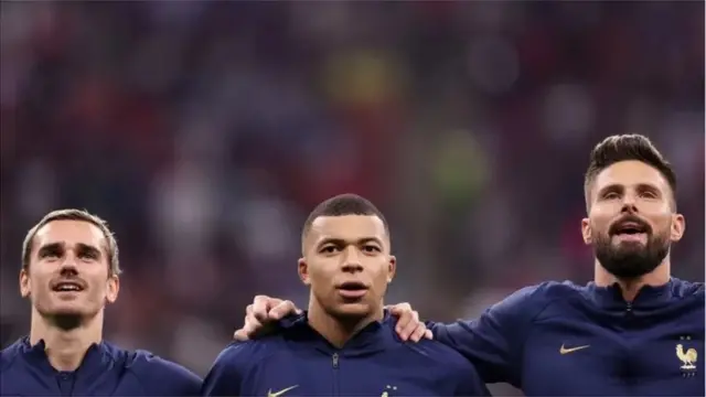 Griezmann, Mbappé et Giroud est le trident des bleus.