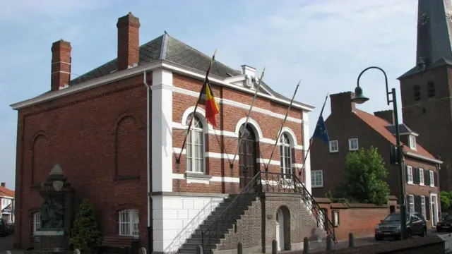 بلدة بارل ناسو الهولندية التي تضم نحو 30 جيبا بلجيكيا