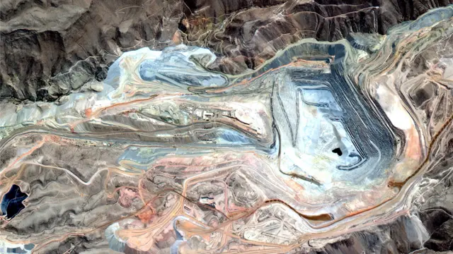 Mina de Cuajone en el departamento de Moquegua, captada por el satélite PerúSAT-1