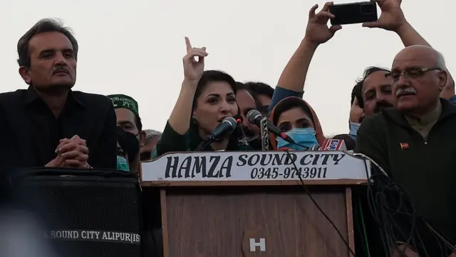 મરિયમ ત્રણ વખત પાકિસ્તાનના વડા પ્રધાન રહી ચૂકેલા પાકિસ્તાનના દિગ્ગજ નેતા નવાઝ શરીફનાં પુત્રી છે