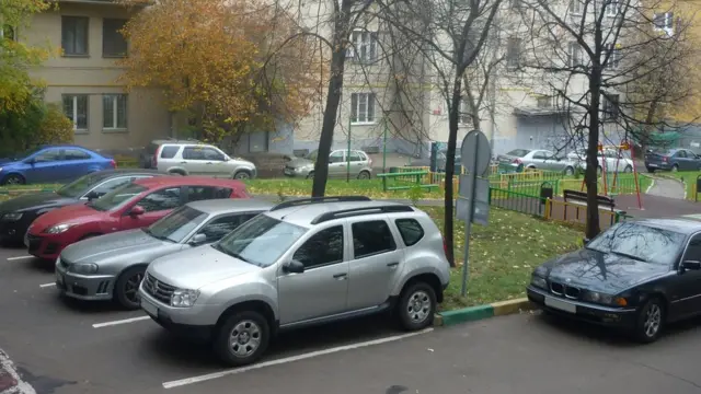 Парковка во дворе