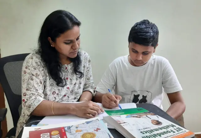 నాగిని కందాల