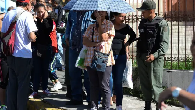 Fila en Caracas