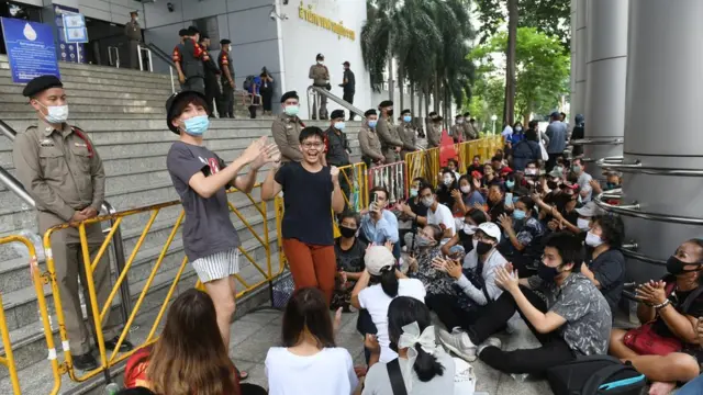 ทนายอานนท์