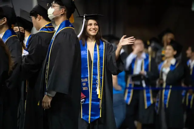 Graduada por el UCLA en Los Ángeles
