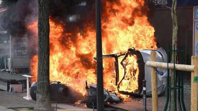 Vehicles are burning as thousands of people take to the streets during the May Day demonstrations on 1 May 2018 in Paris, France.